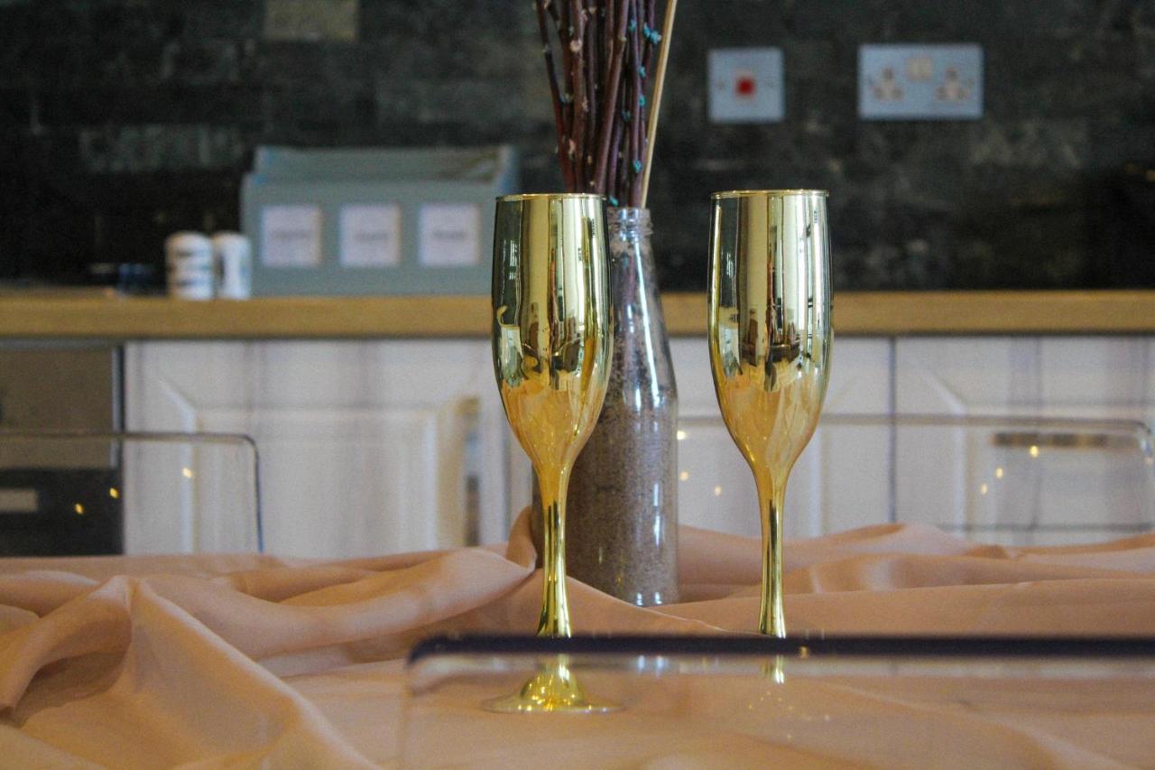 Lavish 2 Bed Sleeps 5 Near Lanark Apartment Carstairs Екстериор снимка