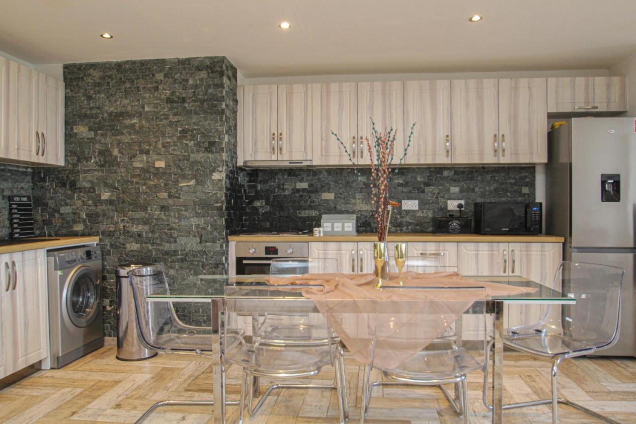 Lavish 2 Bed Sleeps 5 Near Lanark Apartment Carstairs Екстериор снимка
