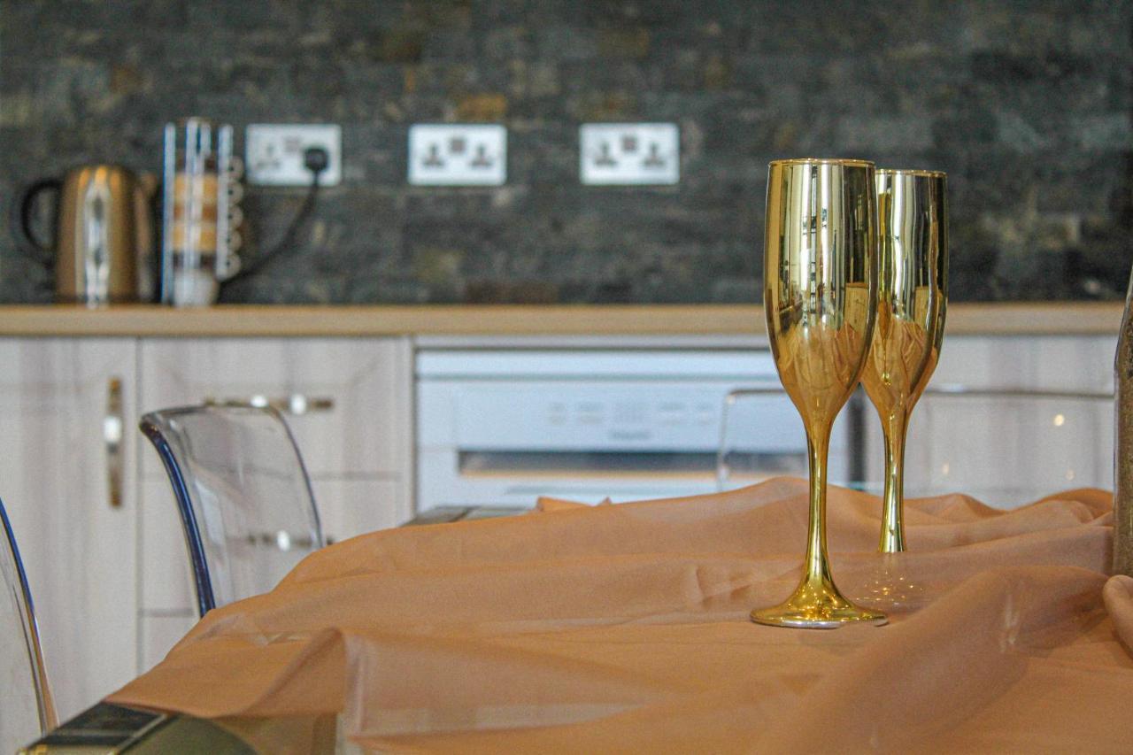 Lavish 2 Bed Sleeps 5 Near Lanark Apartment Carstairs Екстериор снимка