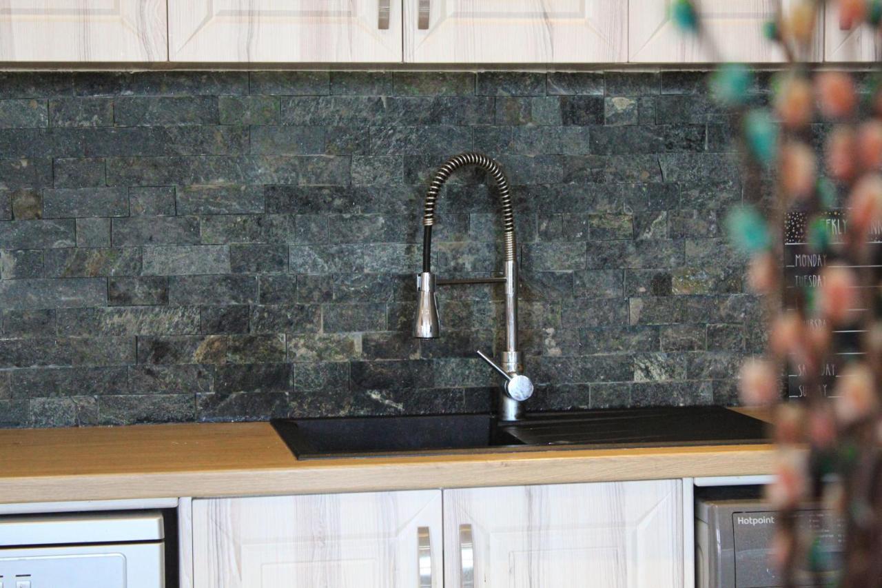 Lavish 2 Bed Sleeps 5 Near Lanark Apartment Carstairs Екстериор снимка