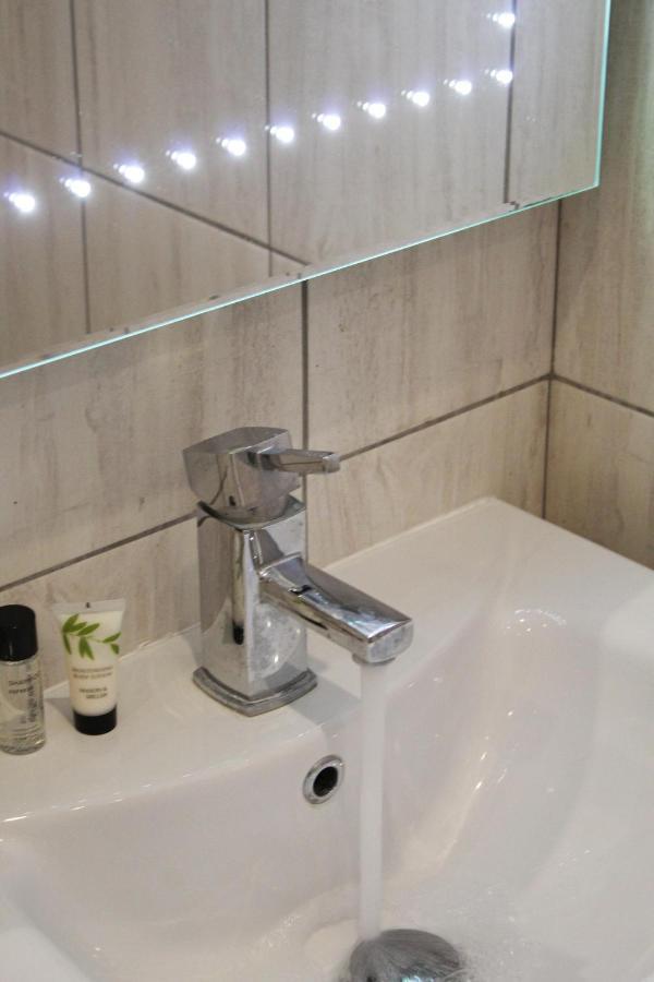 Lavish 2 Bed Sleeps 5 Near Lanark Apartment Carstairs Екстериор снимка