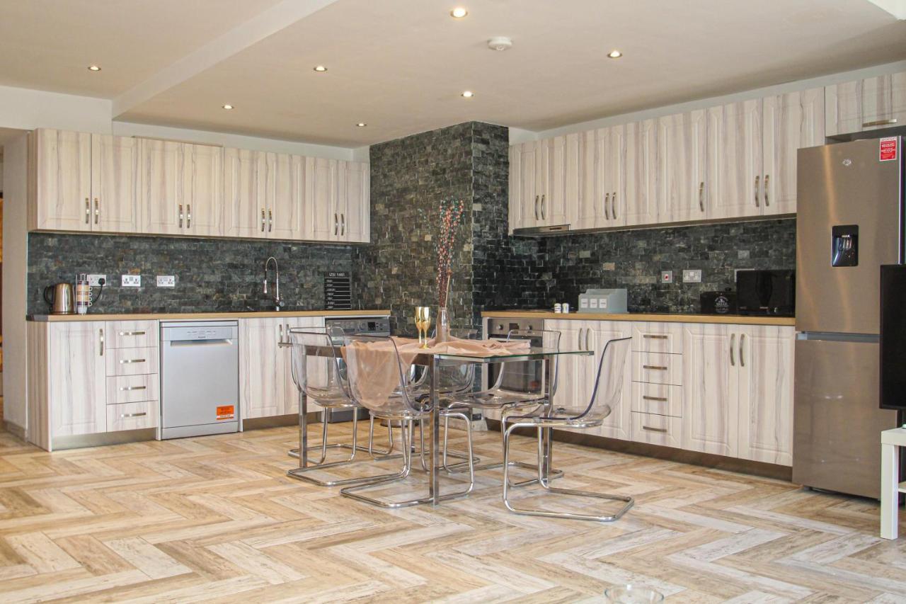 Lavish 2 Bed Sleeps 5 Near Lanark Apartment Carstairs Екстериор снимка